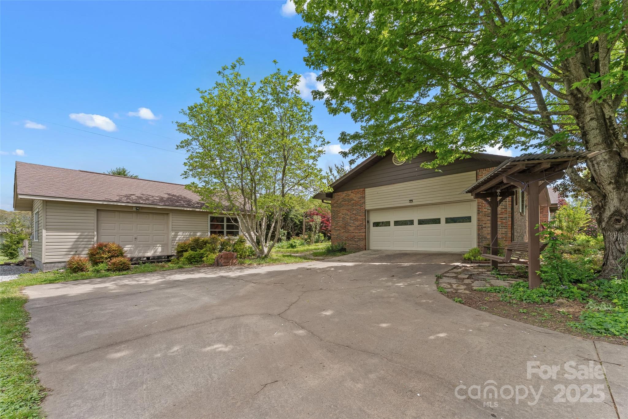 196 Broadview Circle