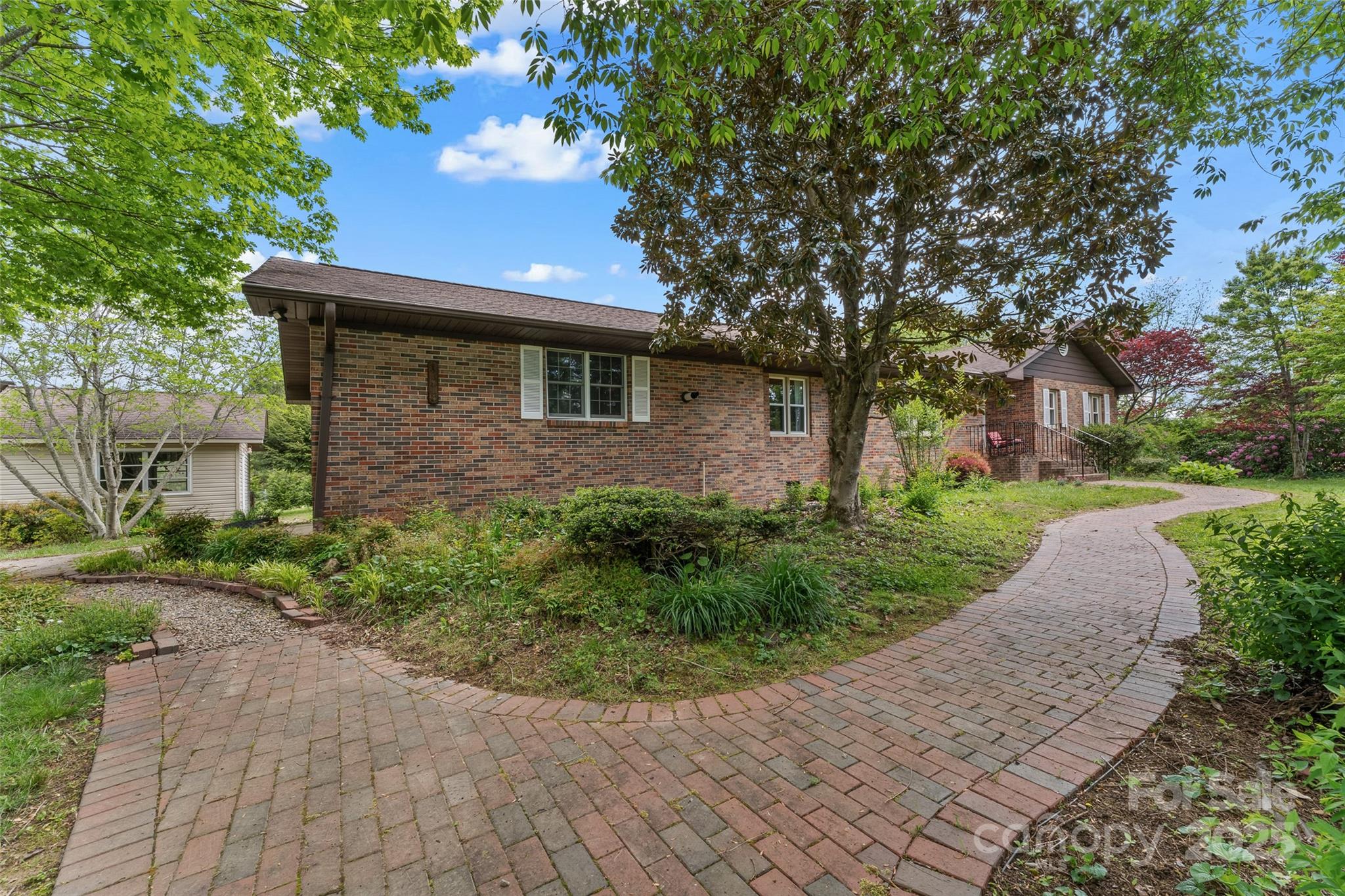 196 Broadview Circle