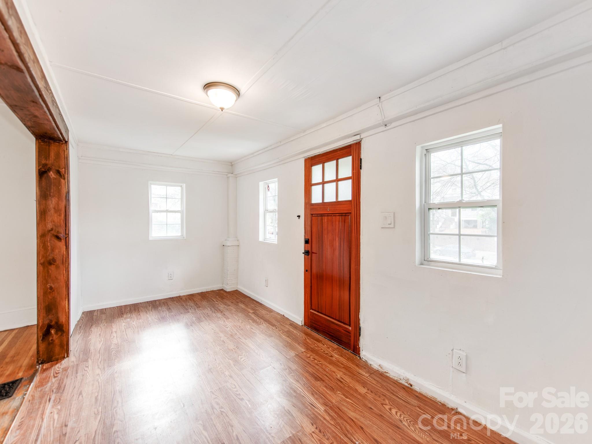 244 W Kingston Avenue