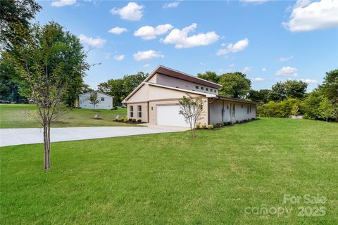 8516 Denbur Drive Charlotte NC 28215