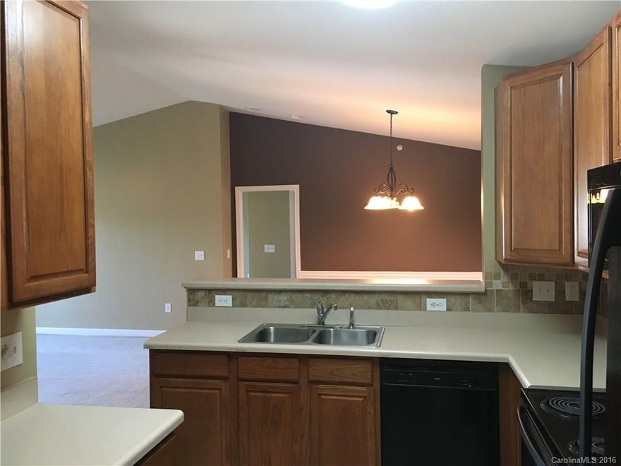 3rd floor top condominium in sought after Copper Ridge complex. Bright, open floor plan with new paint. 2 bedrooms and  a large office( no closet ).Community pools, fitness center, and clubhouse. Great convenient location just south of  485.