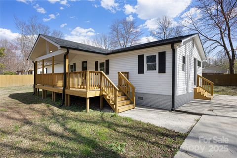 Photo of 5015 Forestmont Drive, Matthews, NC 28105 (MLS # 4288687)