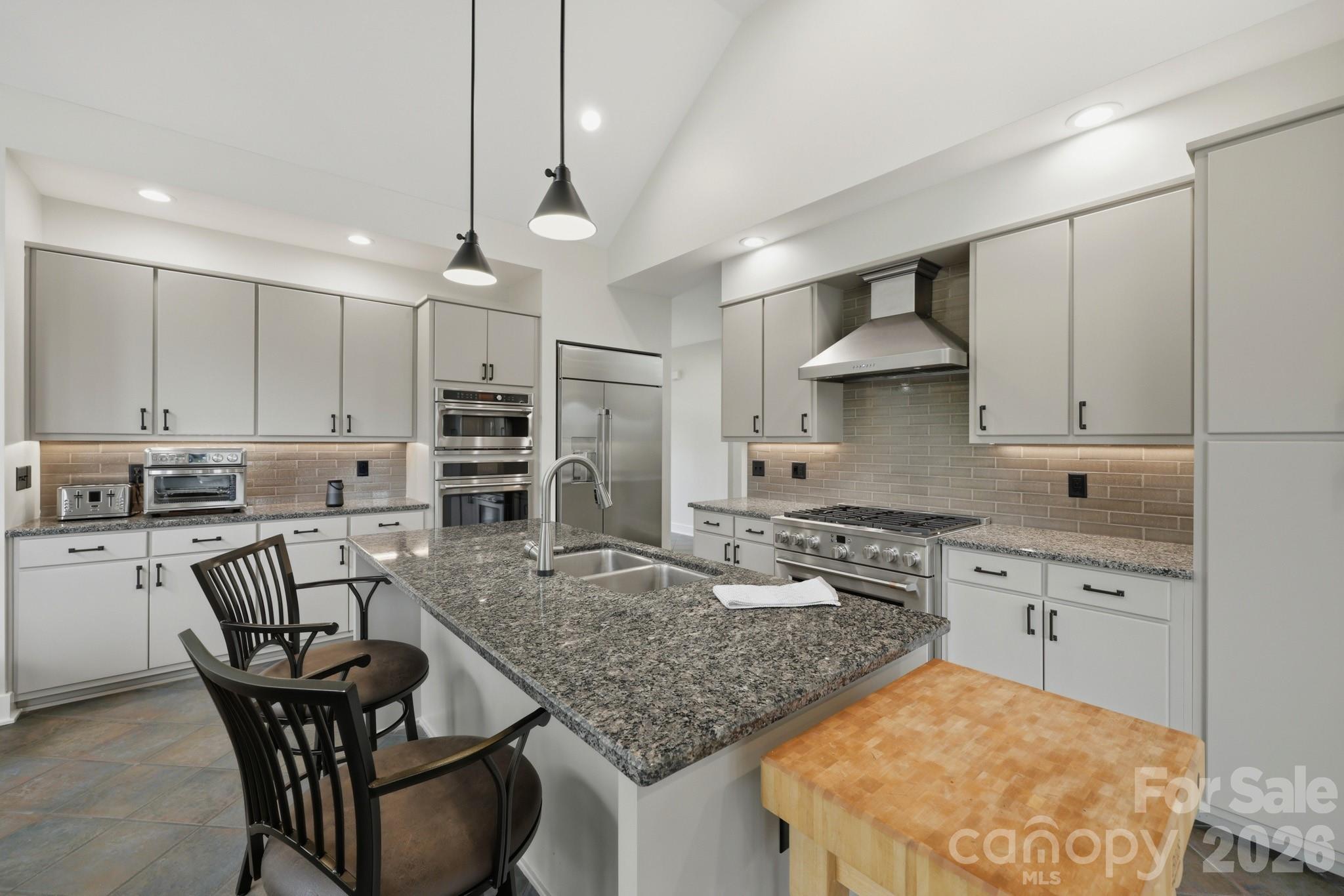 191 Charter Ridge 11 & 12