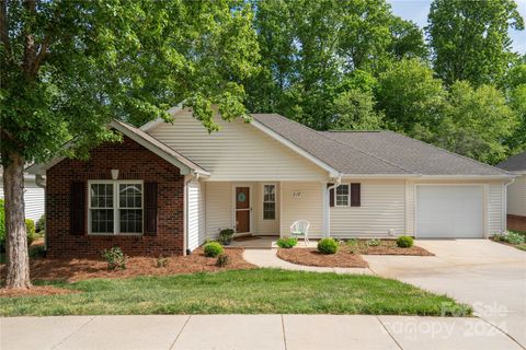 Single Family Residence in Mooresville NC 212 Oak Village Parkway.jpg