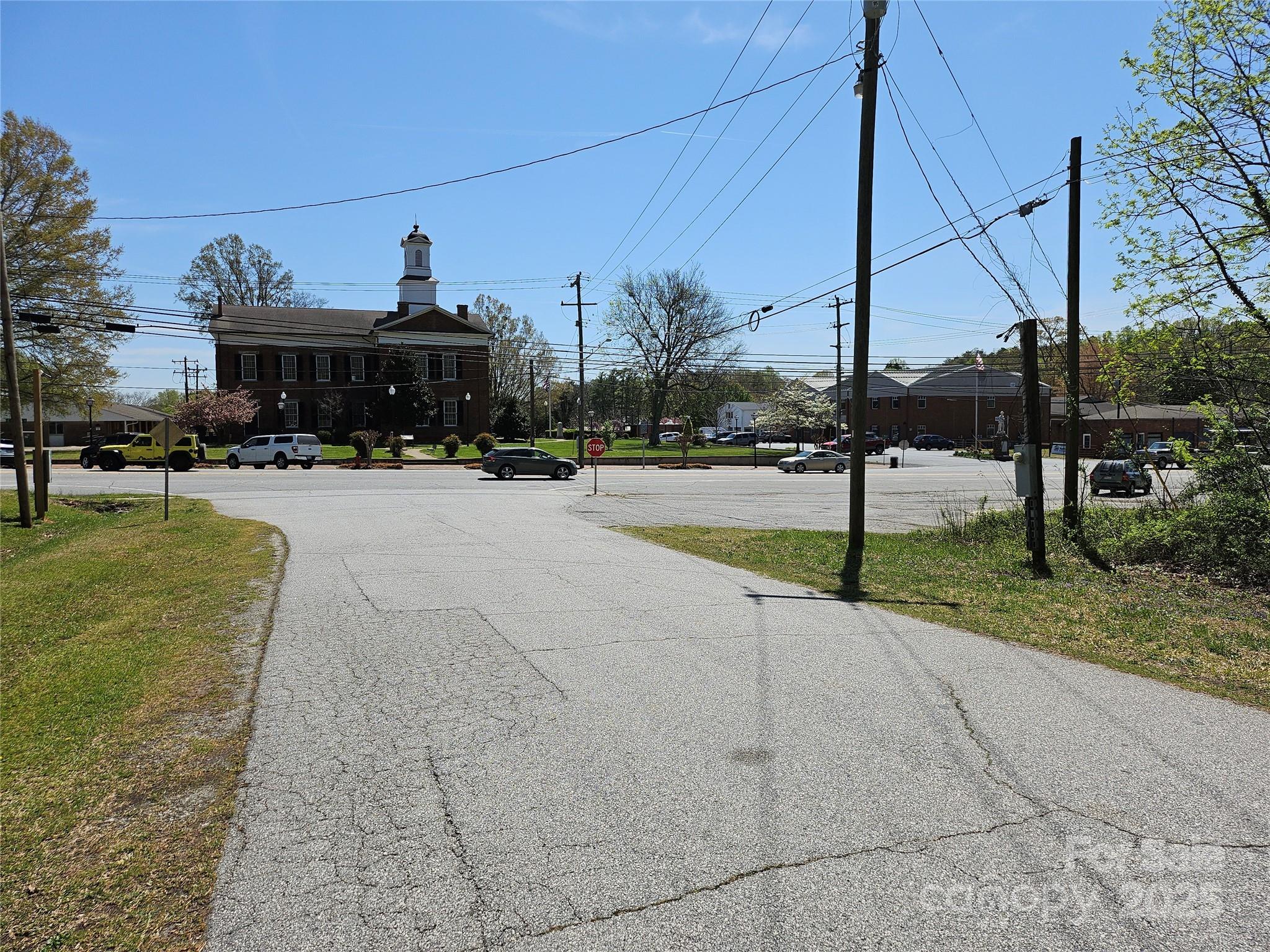 000 Mills Street
