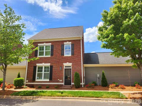 Photo of 308 Rosemont Row, Belmont, NC 28012 (MLS # 4343510)