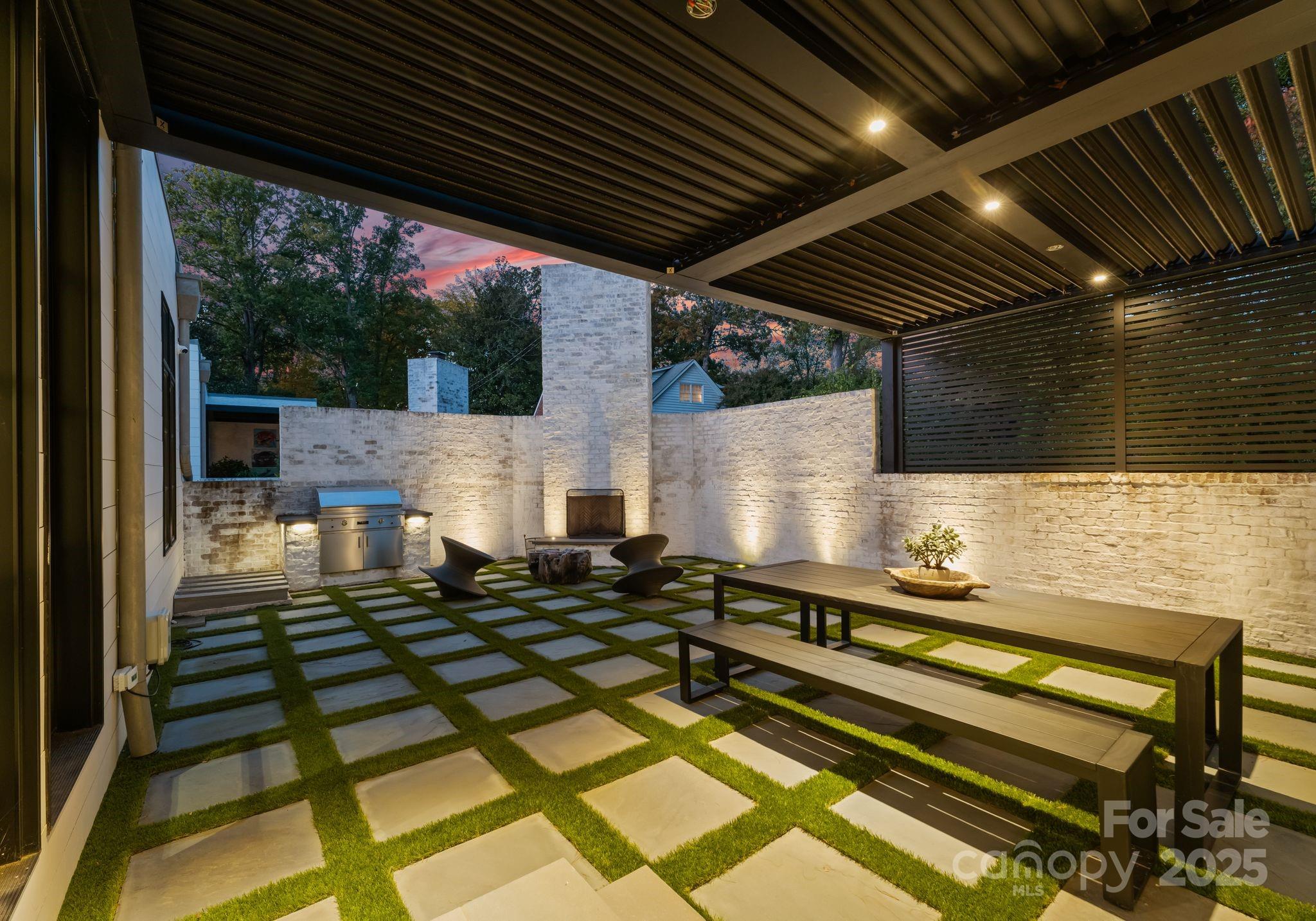 2825 Kenwood Sharon Lane