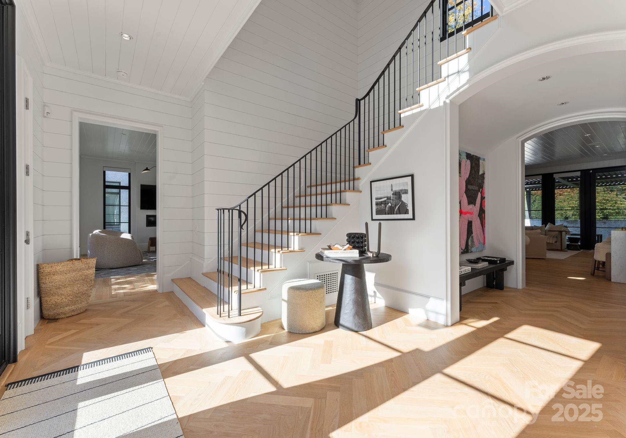 2825 Kenwood Sharon Lane