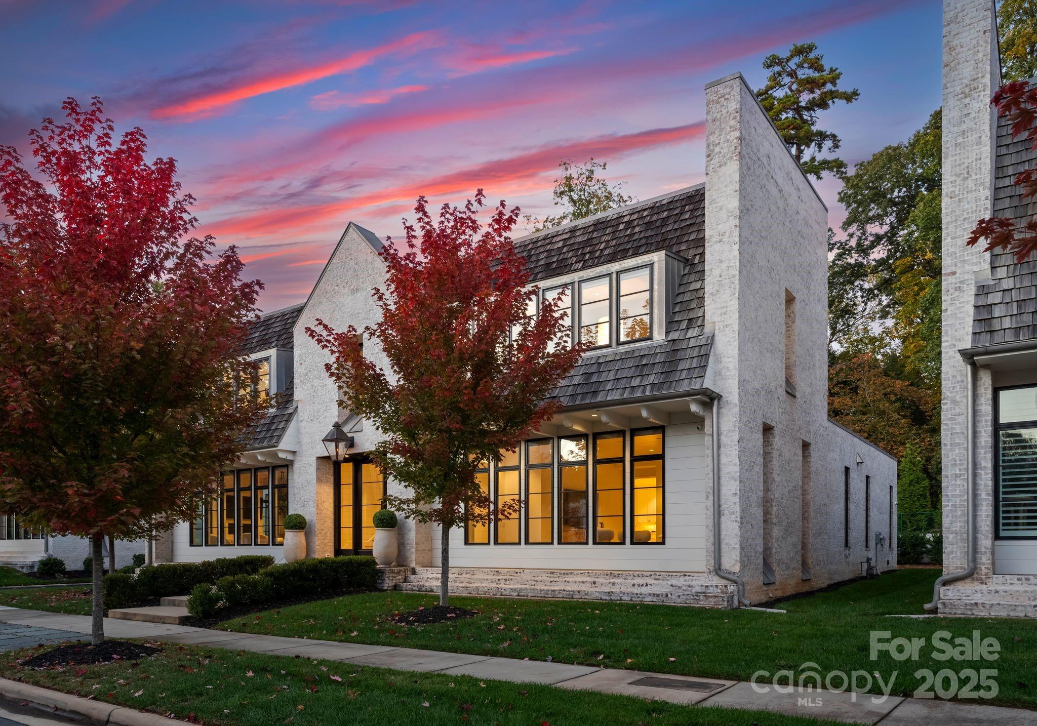 2825 Kenwood Sharon Lane