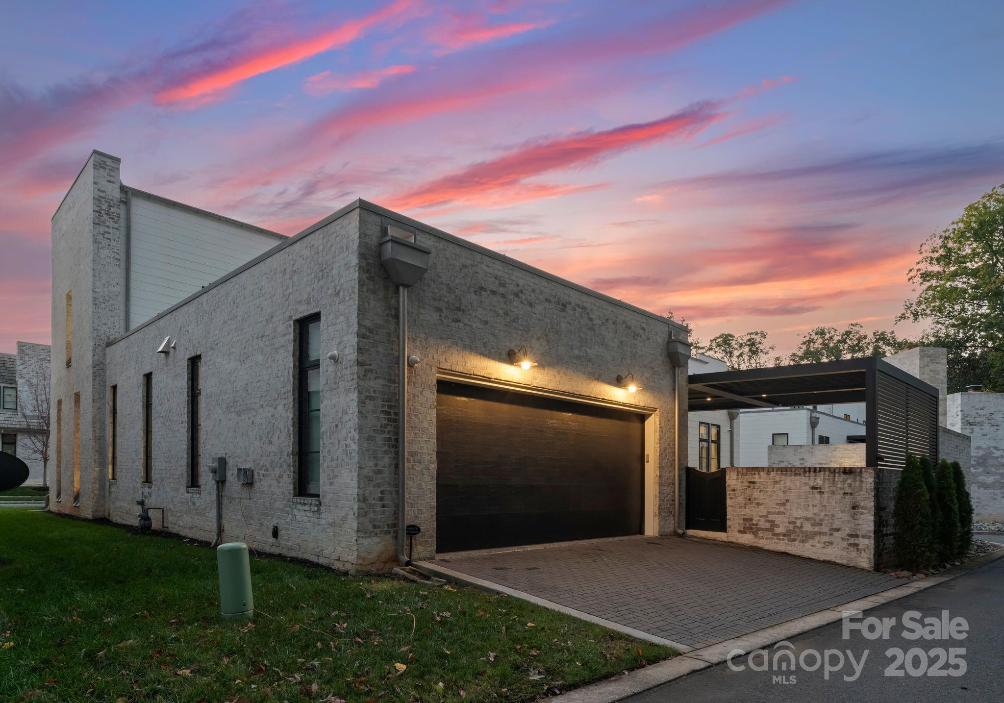 2825 Kenwood Sharon Lane