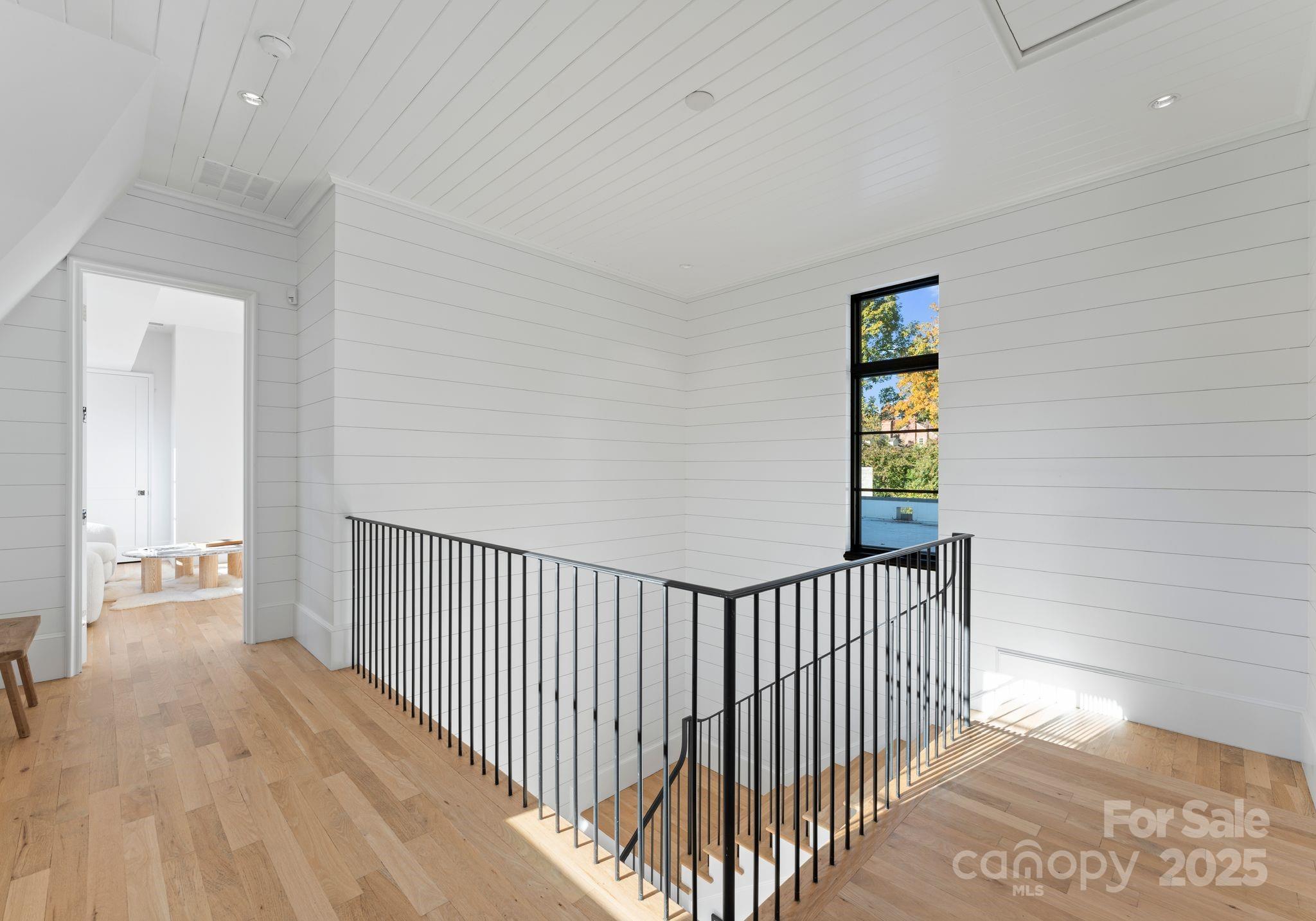 Kenwood Sharon Lane - Residential