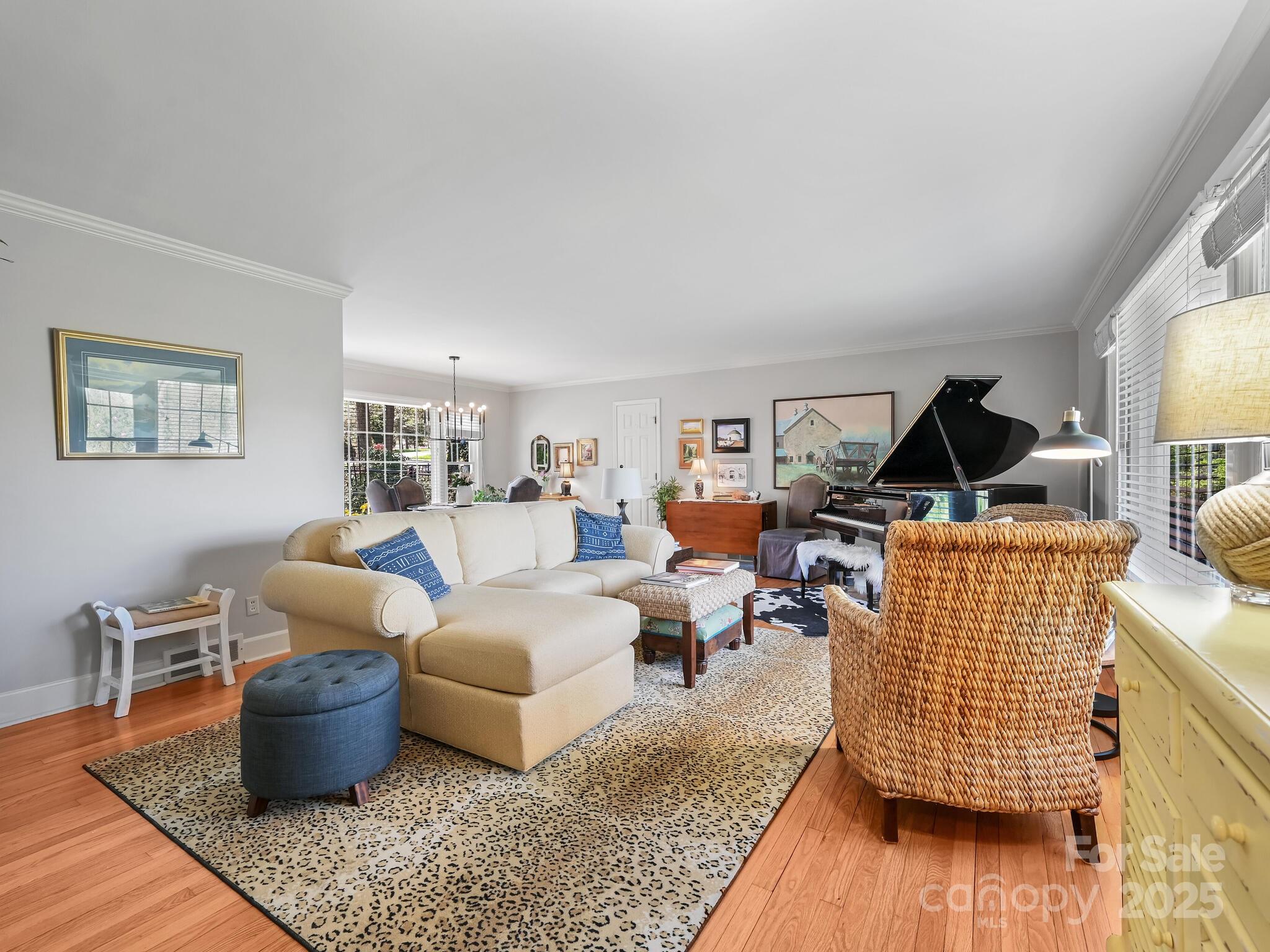 Hendersonville, North Carolina 28791, United States, 3 Bedrooms Bedrooms, ,2 BathroomsBathrooms,Residential,Under Contract,107415