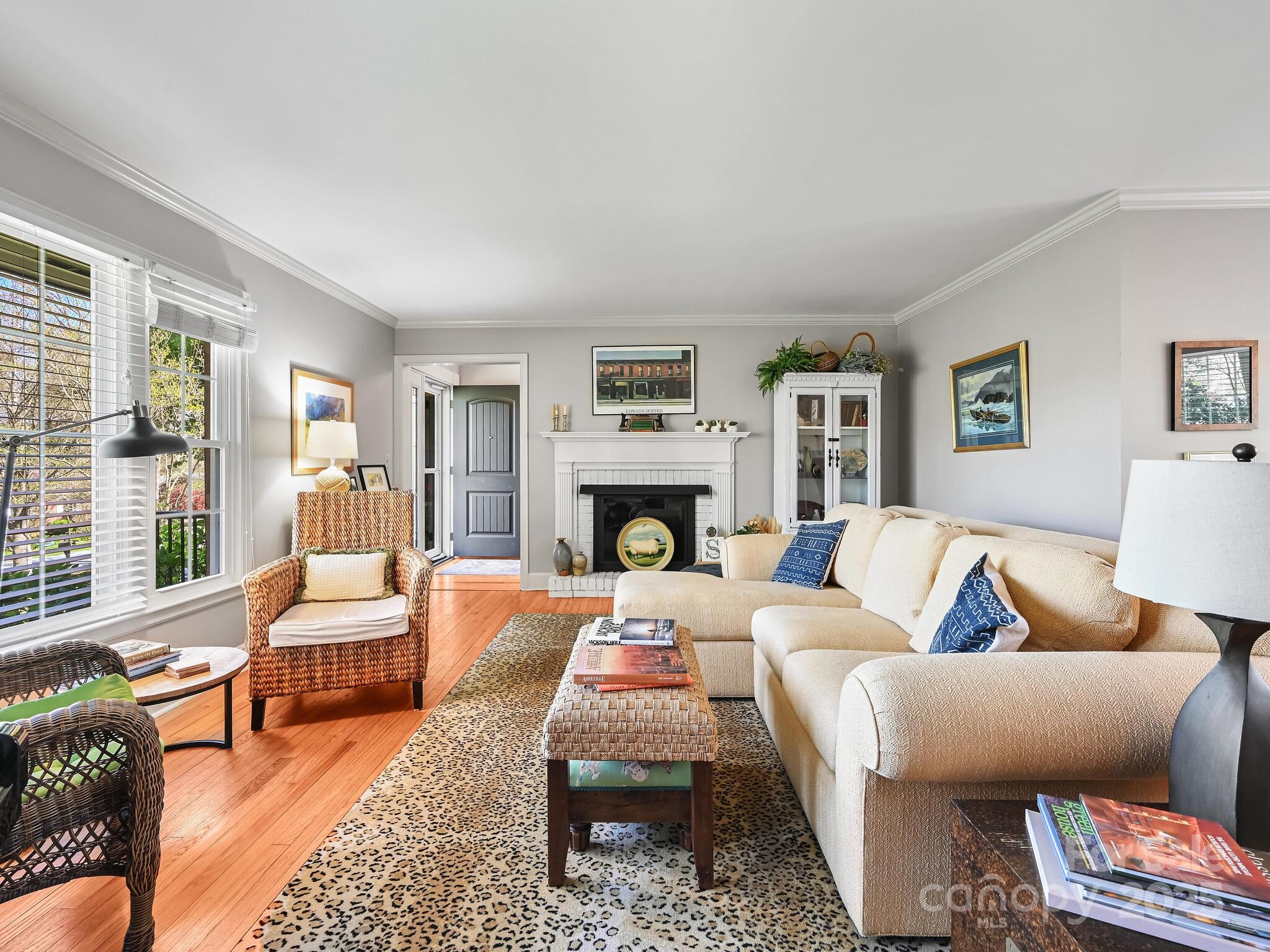 Hendersonville, North Carolina 28791, United States, 3 Bedrooms Bedrooms, ,2 BathroomsBathrooms,Residential,Under Contract,107415