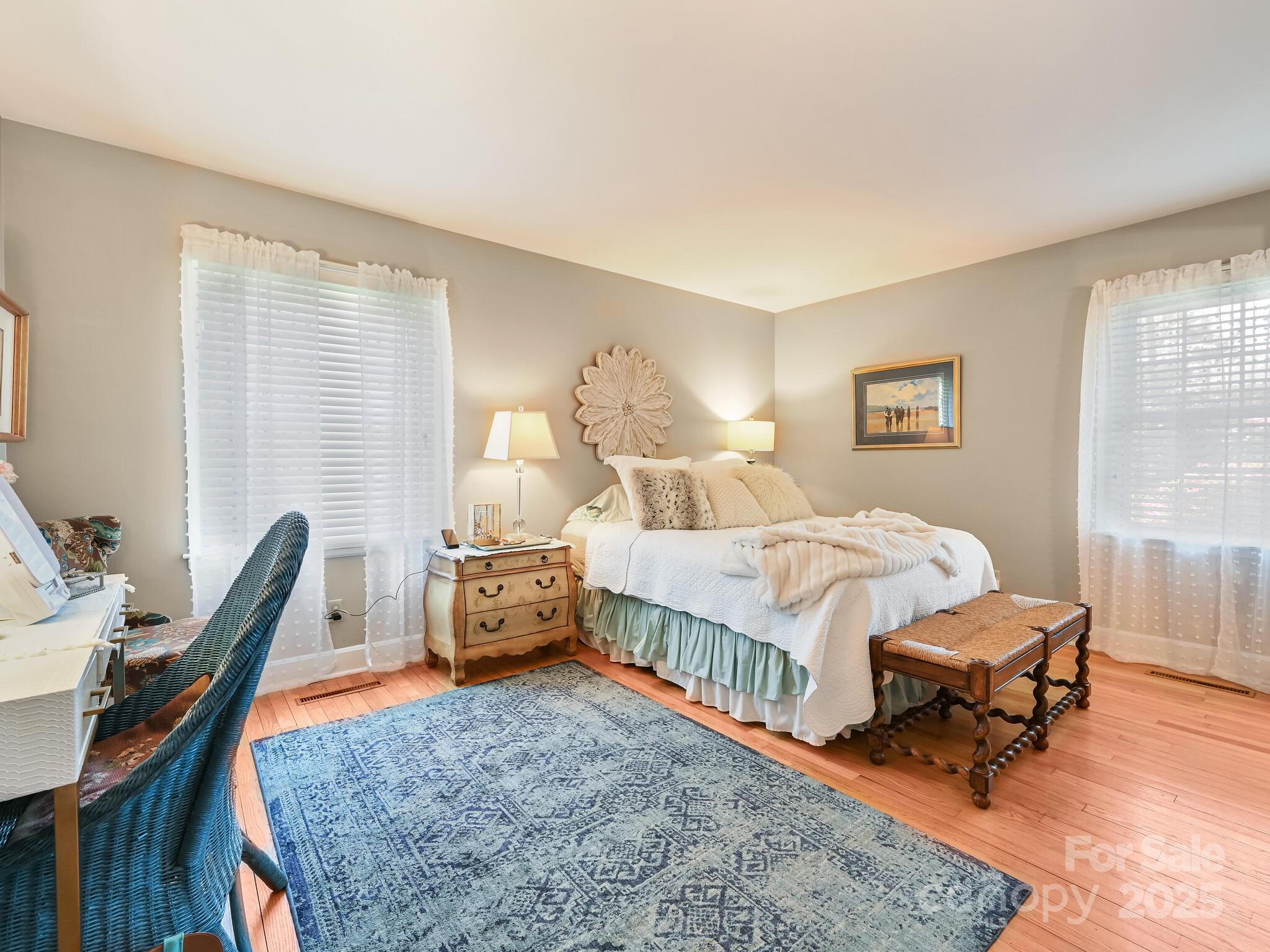 Hendersonville, North Carolina 28791, United States, 3 Bedrooms Bedrooms, ,2 BathroomsBathrooms,Residential,Under Contract,107415