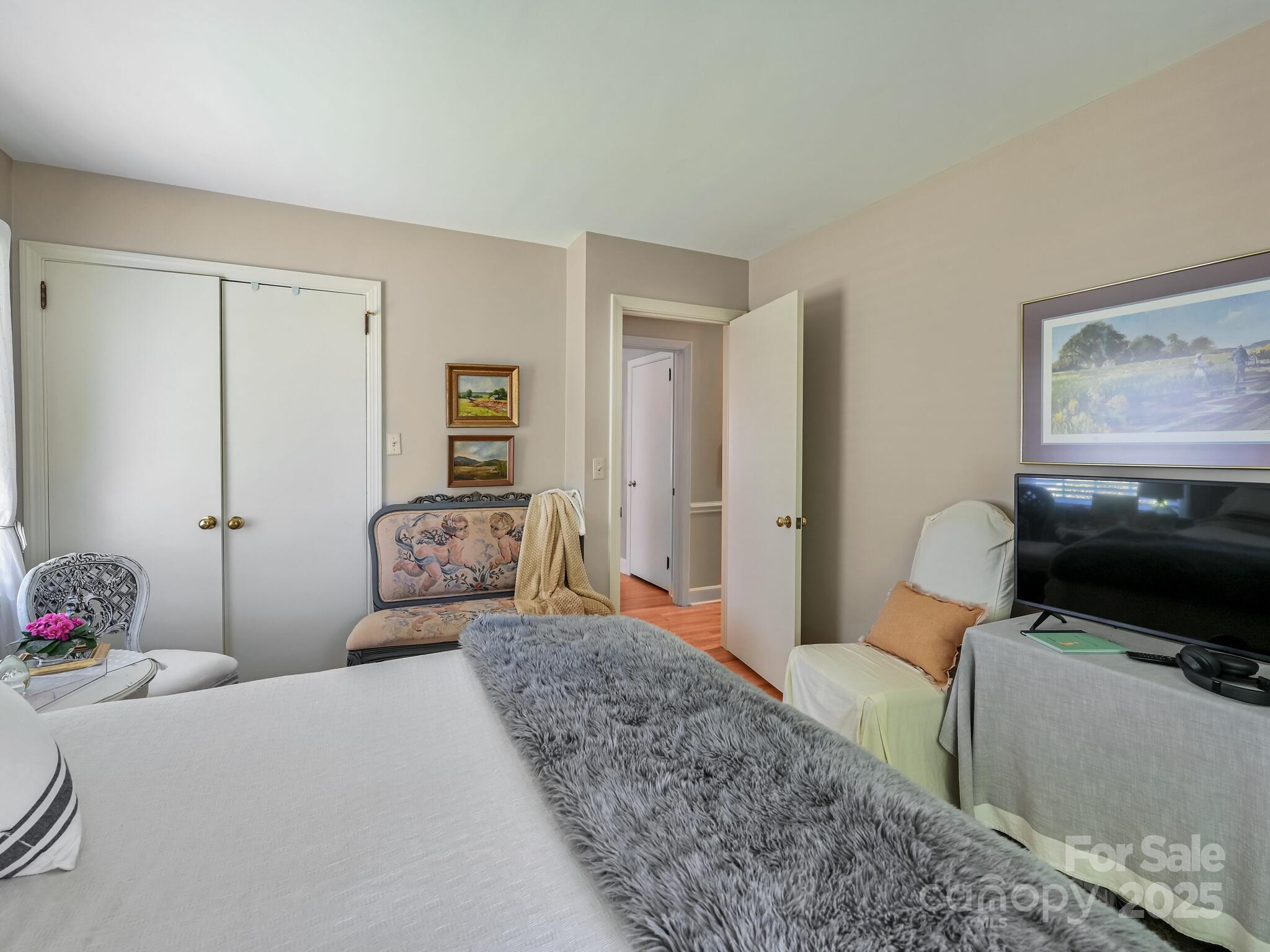 Hendersonville, North Carolina 28791, United States, 3 Bedrooms Bedrooms, ,2 BathroomsBathrooms,Residential,Under Contract,107415