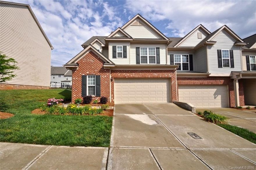 This home has it all! Meticulously cared for Stetson with sunroom & 3 BRs. 9 ft ceilings, hardwoods & an open floor plan makes this end unit so desirable. Beautiful kitchen w/ stainless appliances, 42'' cabinets, granite counter top & travertine backsplash. Huge great room w/ extensive moldings through out, corner fireplace & open to the dining room. Owner's suite has tray ceiling, two walk-in closets, double vanity, and separate garden tub and shower. Laundry is convenient on the 2nd story.