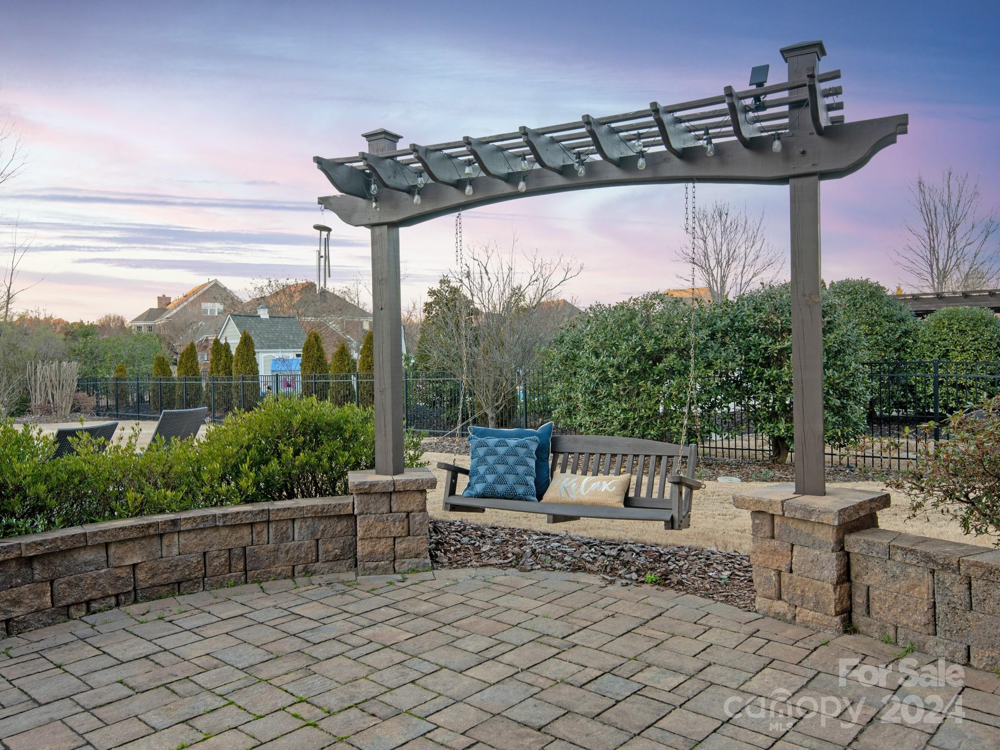 The Chimneys of Marvin - Residential