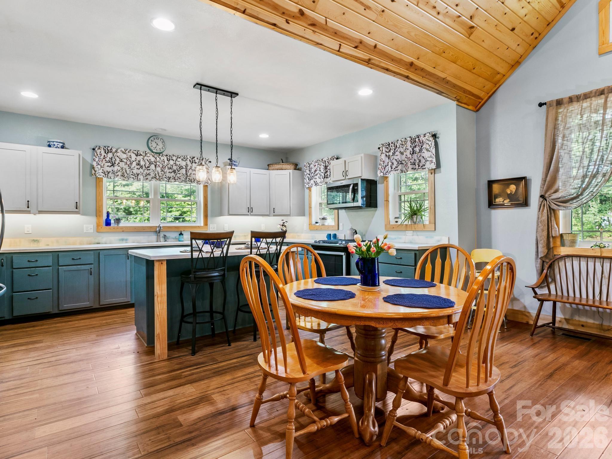 116 W Hiawatha Court