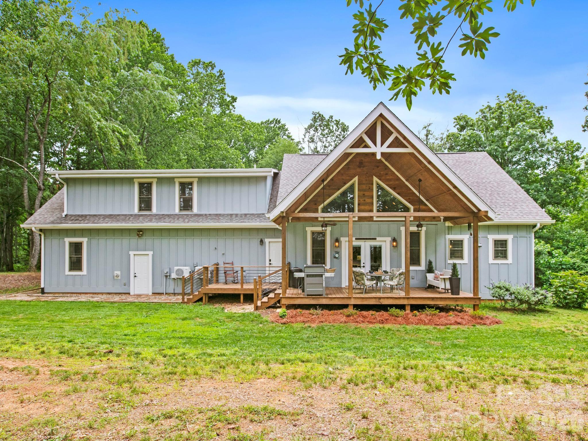 116 W Hiawatha Court