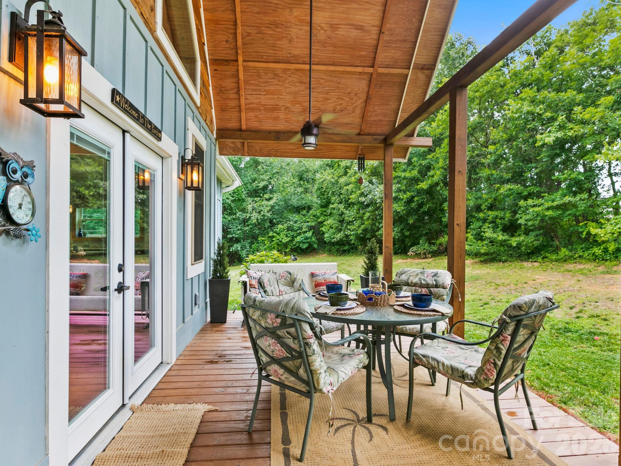116 W Hiawatha Court