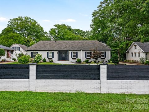 Photo of 3319 Providence Road, Charlotte, NC 28211 (MLS # 4385730)