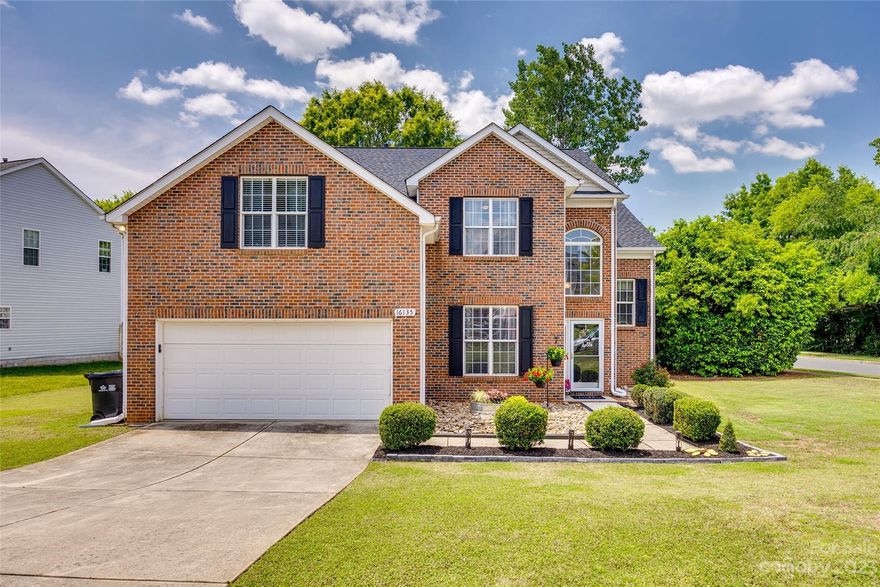 Discover the ultimate Hamilton Green home! This captivating property is an absolute must-see. Boasting a prime location near I-77, I-485, and the popular RiverGate shopping center. Hosting guests is a breeze with a main floor bedroom, a kitchen seamlessly opening to the living area, and a spacious deck overlooking a serene tree-lined backyard. The primary bedroom is a true oasis with an en suite bathroom featuring dual vanities, a soaking tub, and shower. The versatile 6th bedroom/bonus room can be your fitness room, playroom, or second living area. Experience the perfect blend of convenience, comfort, style, and functionality in one remarkable property.