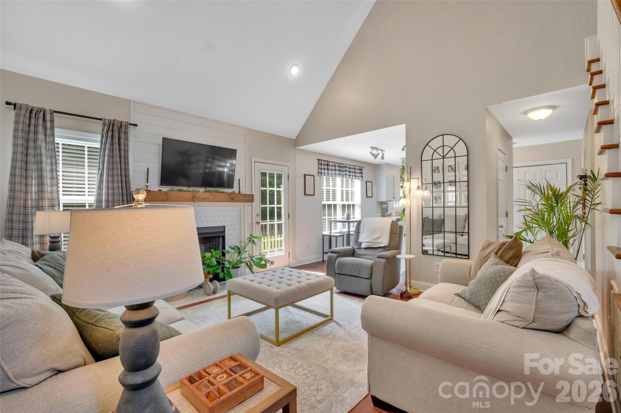 2114 Pinnacle View Drive