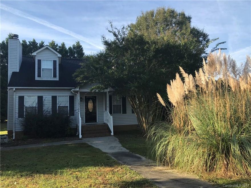 The potential is endless with this Diamond in the rough!  Located in highly sought after Wimbleton Woods!  No HOA!  Master on the Main, Family Room with stacked Stone fireplace,  two nice size bedrooms upstairs with separate Full bath.  New roof 2011, and New HVAC in 2014. Level Lot, Award Winning Schools, and low SC taxes. With a little TLC this home could be a dream! Currently needs flooring and paint. Disposal not working. This home is being Sold AS-IS. Byers agents to verify all information!