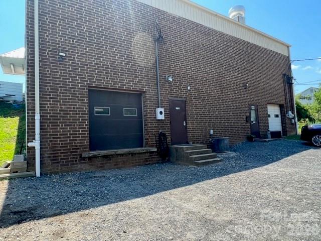 Photo 1 of 15 — 1050 Old Lenoir Road NW, Hickory, NC 28601