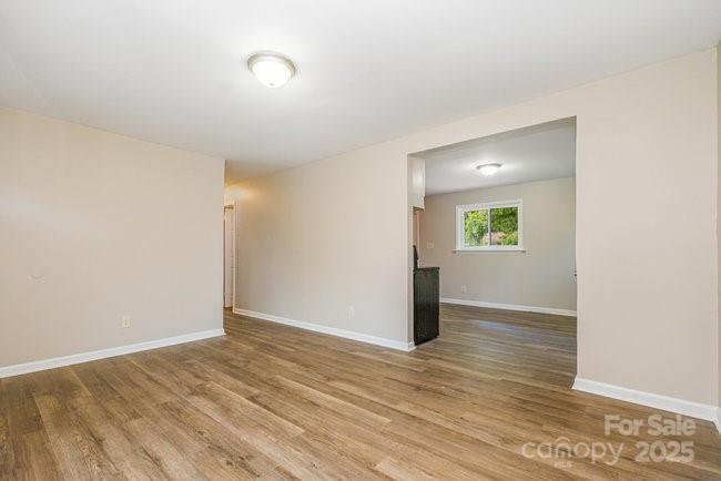 5323 Snow White Lane