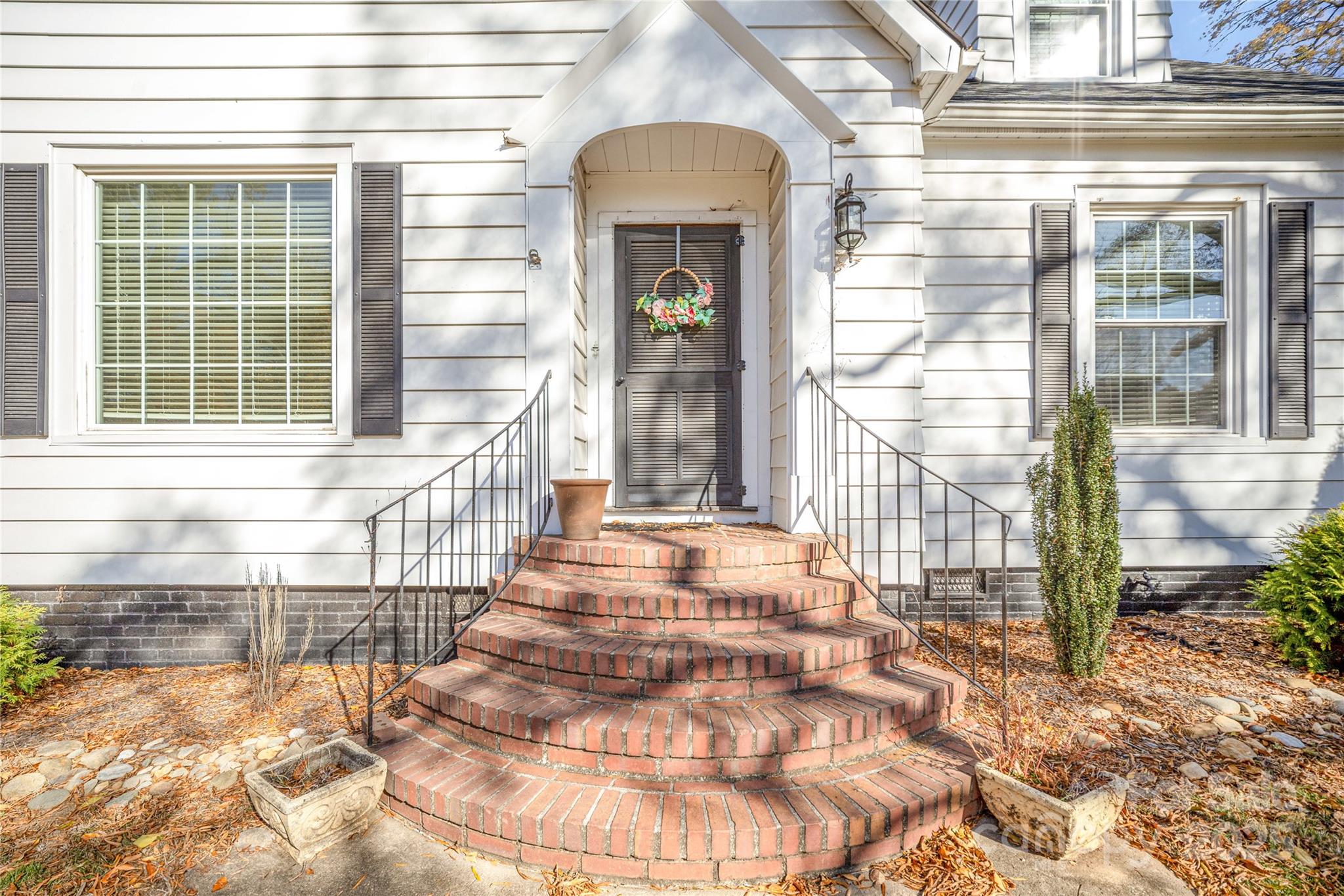 206 W Mountain Street