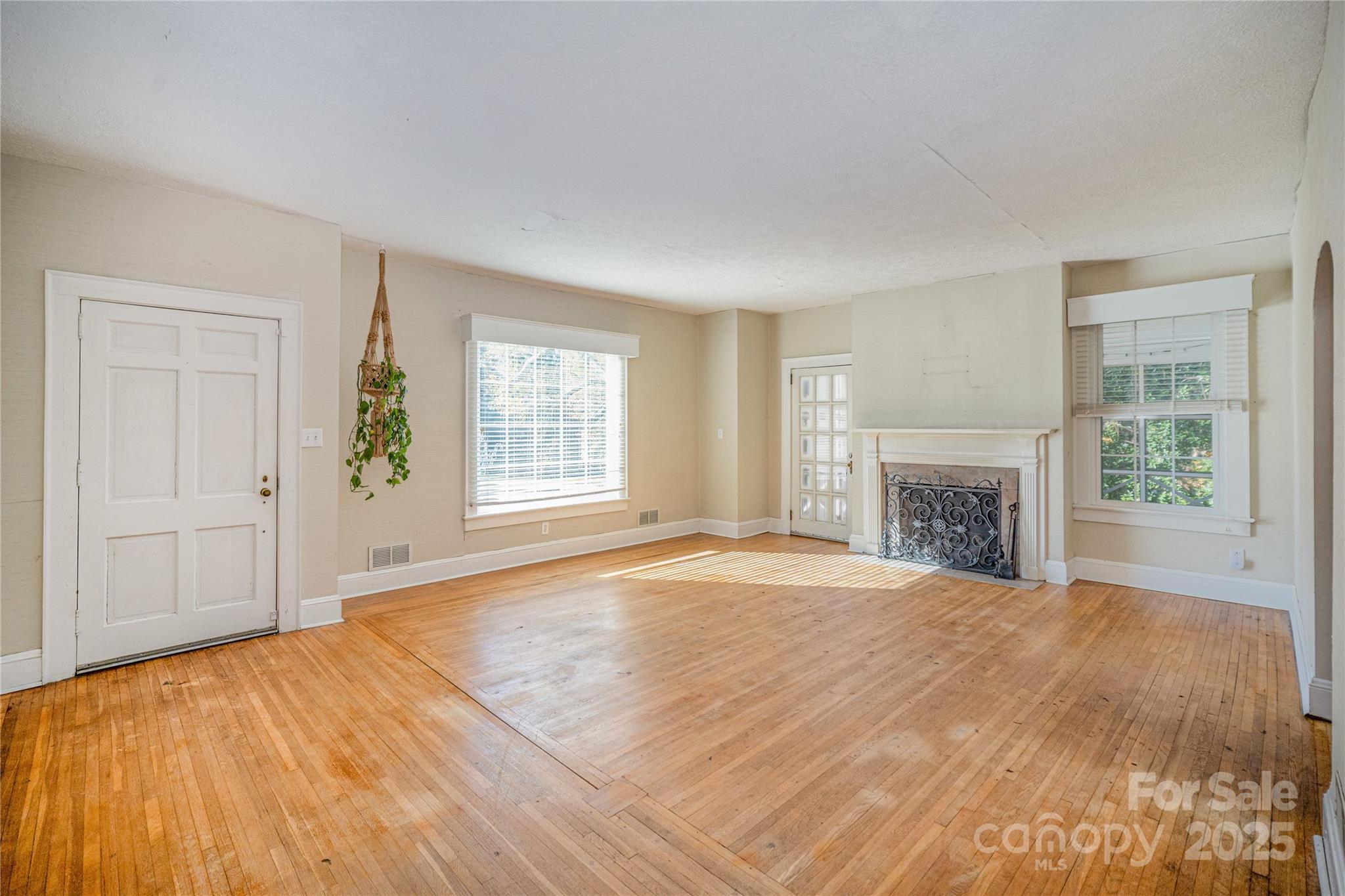 206 W Mountain Street