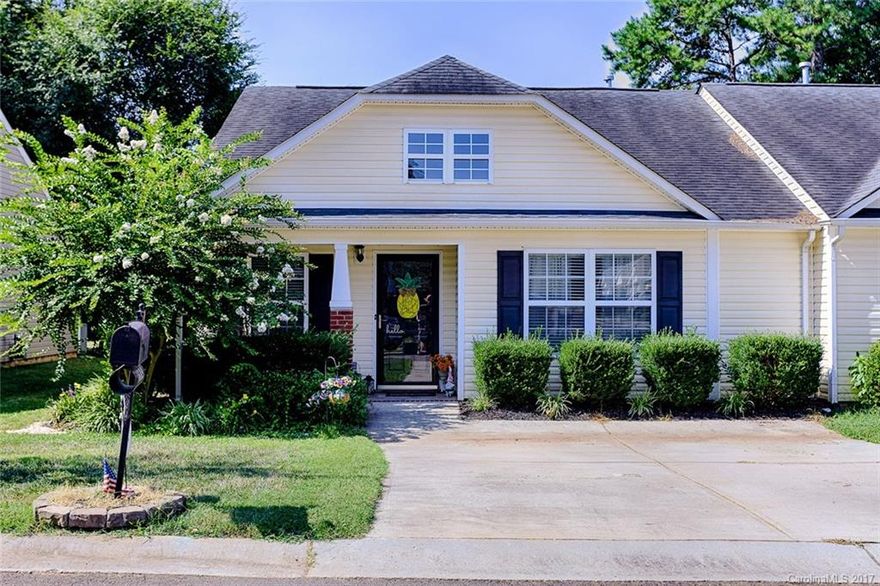 Hurry!! Don't miss out on this immaculate townhome!  New floors and bathroom vanities.  High vaulted ceilings in main living area and master bedroom. Fenced in back patio area and small storage shed. Well maintained, move-in ready home!  Buyer agent to verify all pertinent information.  Washer and Dryer do not convey.
Showing Service