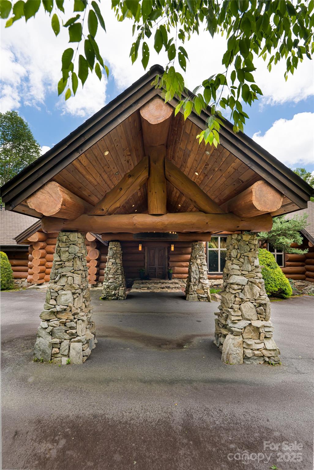 303 Flying Hawk Trail