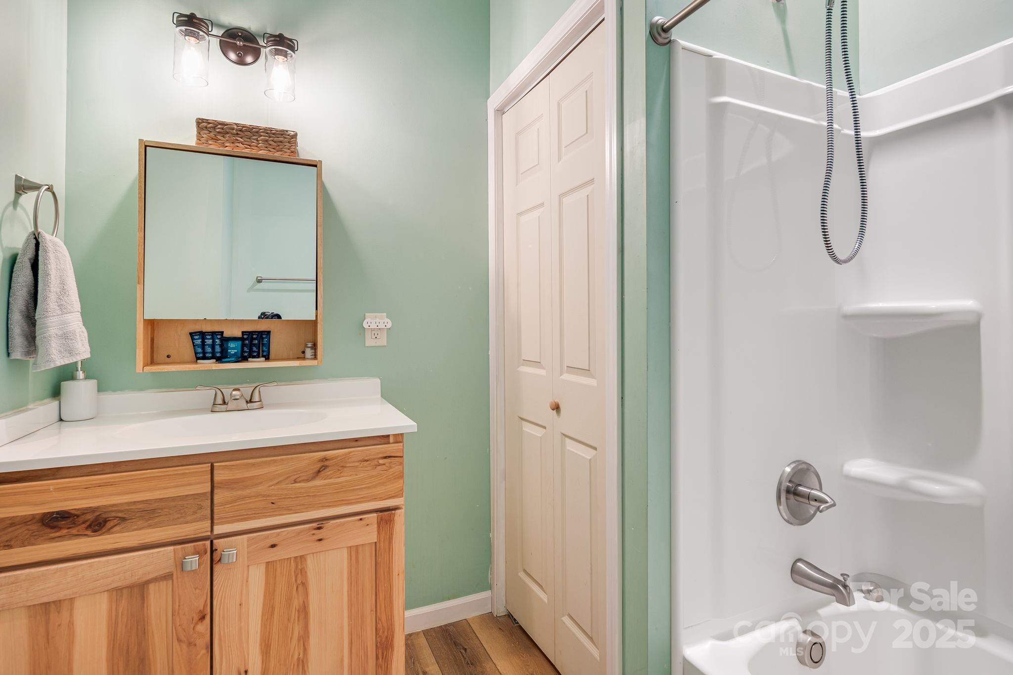 Bryson City, North Carolina 28713, United States, 4 Bedrooms Bedrooms, ,3 BathroomsBathrooms,Residential,Active,30760