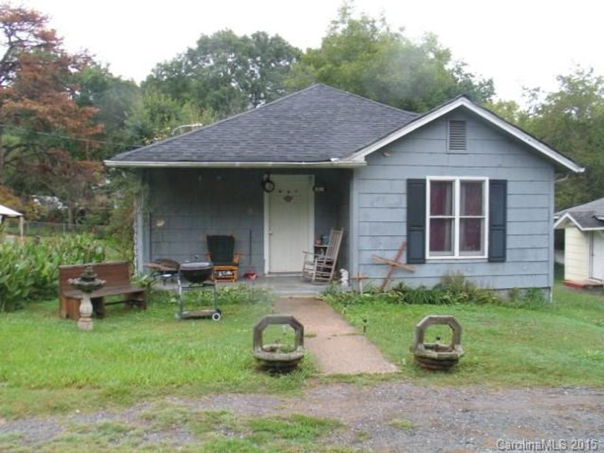 Great investment property! Two homes on one parcel. 1811 has a long term tenant and is currently renting for $477 per month. 1809 has just been signed for lease and will rent for $500 per month.