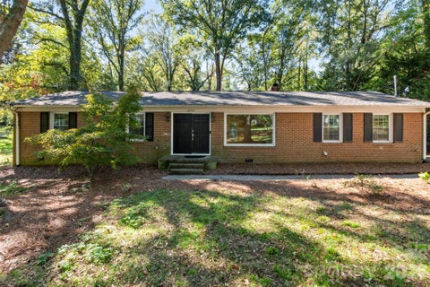 Photo of 1817 Balfour Lane, Charlotte, NC 28216 (MLS # 4430522)