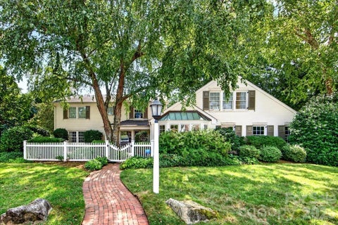Photo of 2200 Queens Road E, Charlotte, NC 28207 (MLS # 4422413)