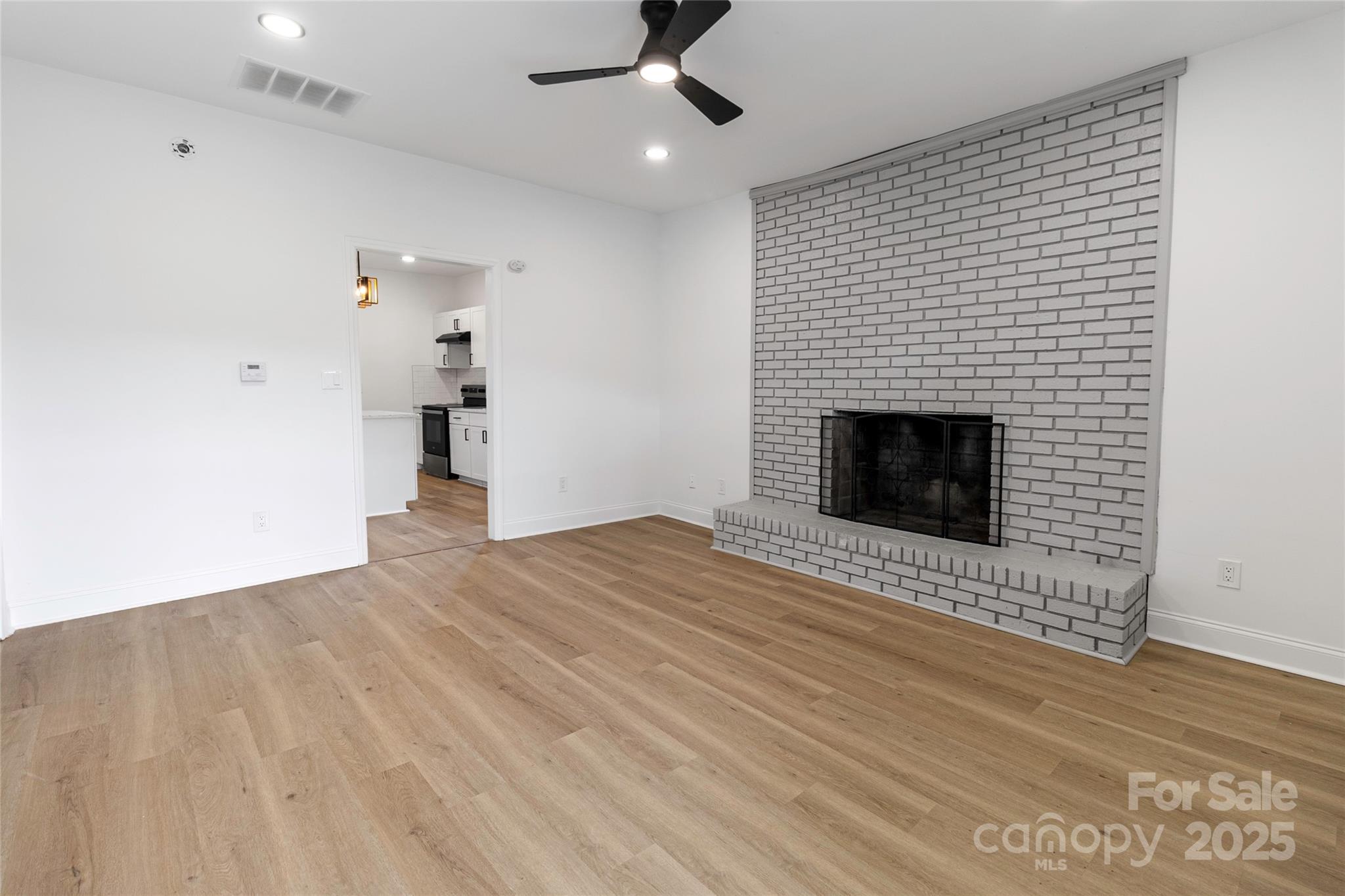 501 N Apple Street 103