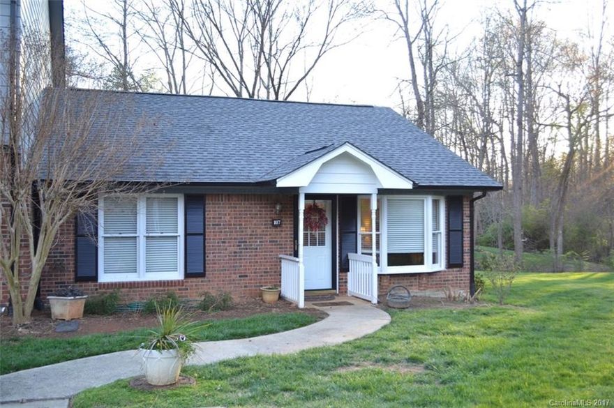 Absolutely Adorable End-Unit Ranch Townhome with Private Screened Porch in the Perfect Fort Mill Location!  Open Floorplan with Large Great Room, Well-Designed Kitchen with New Range, Two Bedrooms and One Bath.  Homeowners Association provides Lawn Maintenance, Exterior Painting and Roof Maintenance, and an Awesome Swimming Pool!  Walking Distance to Anne Springs Greenway, Easy Access to Interstate, Shopping, and Award-Winning Schools!