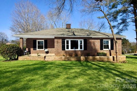 531 21st Avenue NW Hickory NC 28601