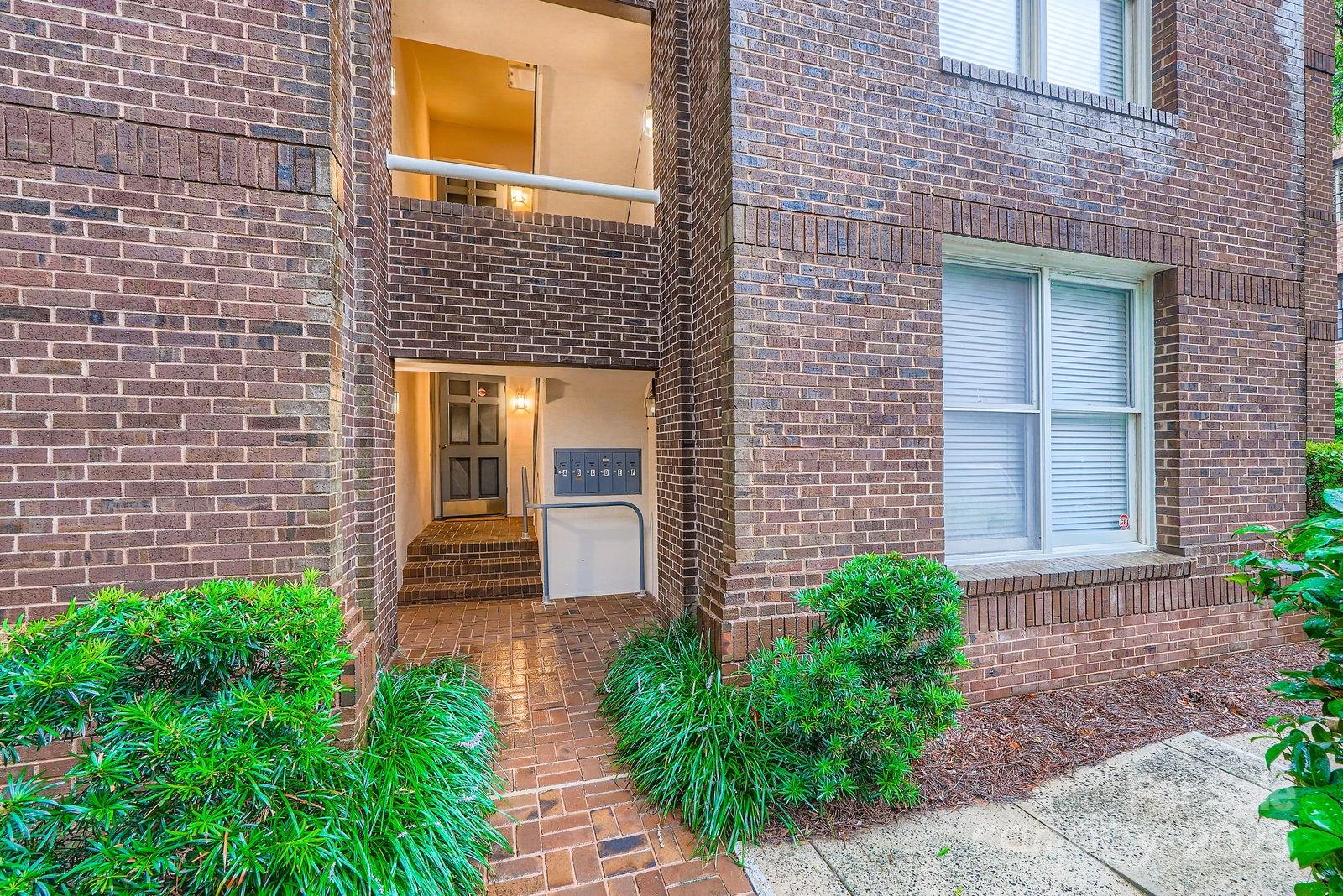 2220 Roswell Avenue F