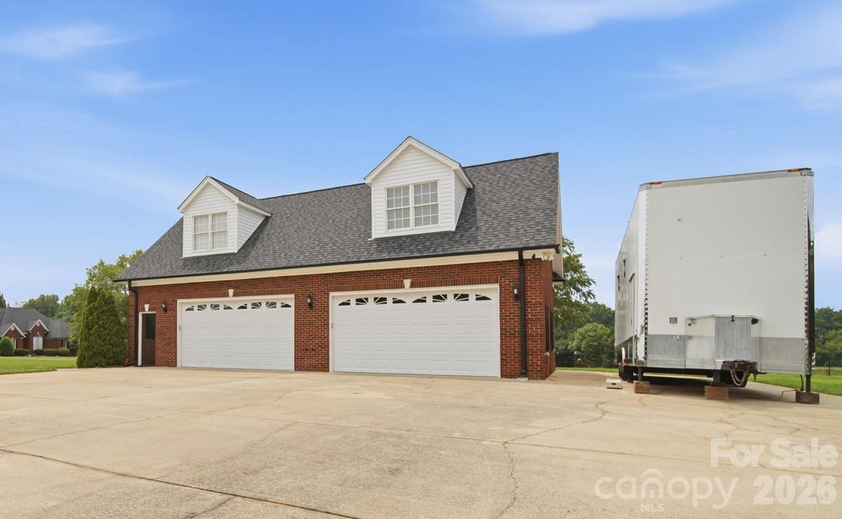 600 Ivah Lee Way