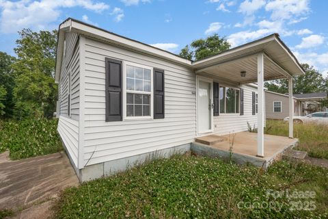 Photo of 1043 Mountain Crest Drive, Kings Mountain, NC 28086 (MLS # 4293636)