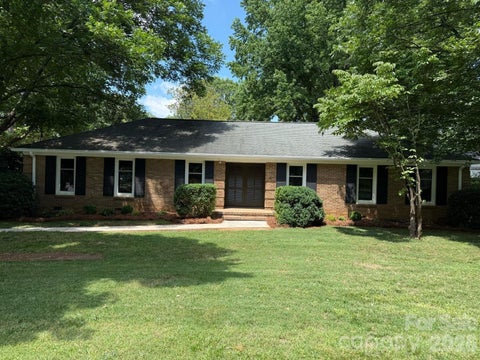 Photo of 6221 Woodbridge Road, Charlotte, NC 28227 (MLS # 4384781)