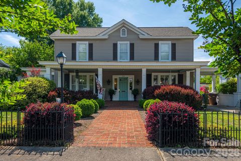 Photo of 314 S Cedar Street, Lincolnton, NC 28092 (MLS # 4372723)