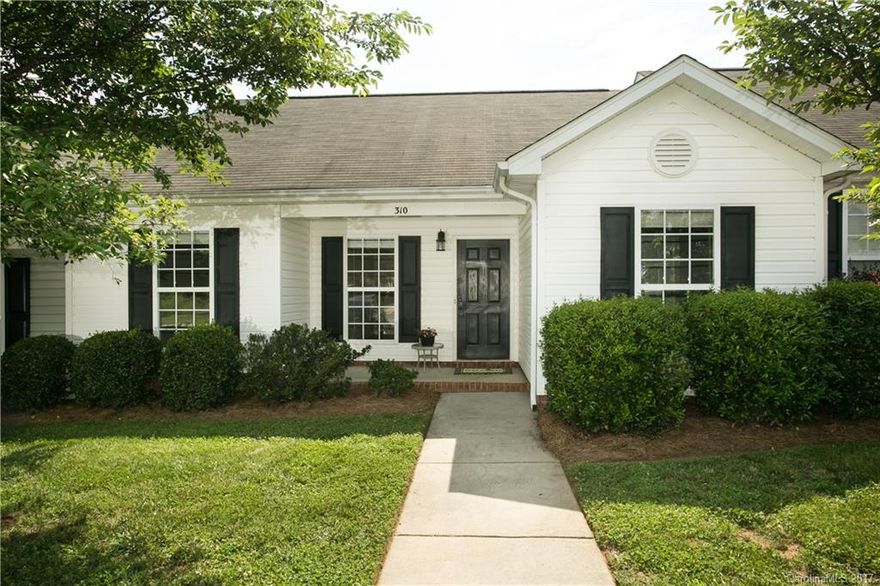 Movein ready 3/2 condo, Gorgeous paint color throughout,large walk-in closet in master, weathered pinelook plank flooring throughout, new oil rubbed bronze fixtures, modern light fixture over dining, light great room w vaulted ceiling, kitchen w back splash & re-finished cabinets, laundry next to kitchen w shelving, nice patio in back for entertaining. Split bedrm plan, maintenance free living, newer AC unit, lots of attic storage, insulated walls betwn units, 2 prkg spaces, location, Location!
