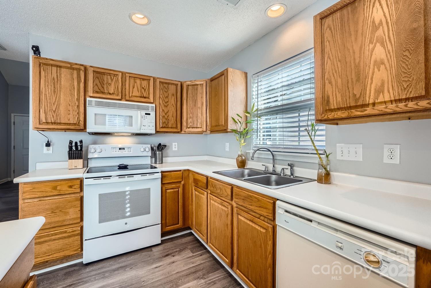 The Landing at Hickory Grove - Residential