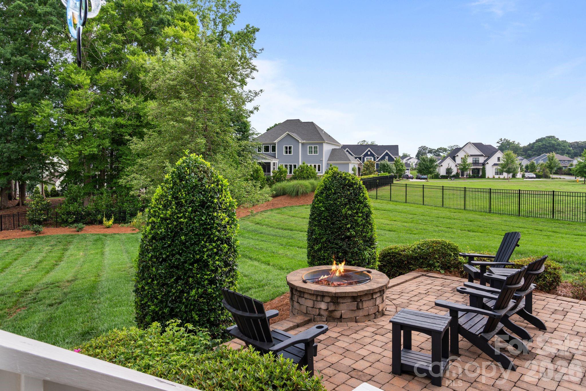 200 Seven Oaks Landing