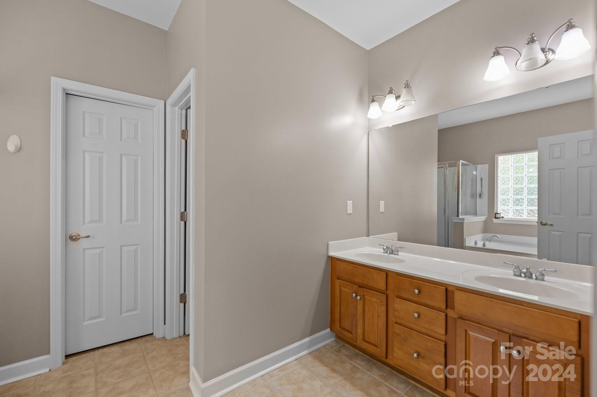 Chadwyck At Regent Park - Residential